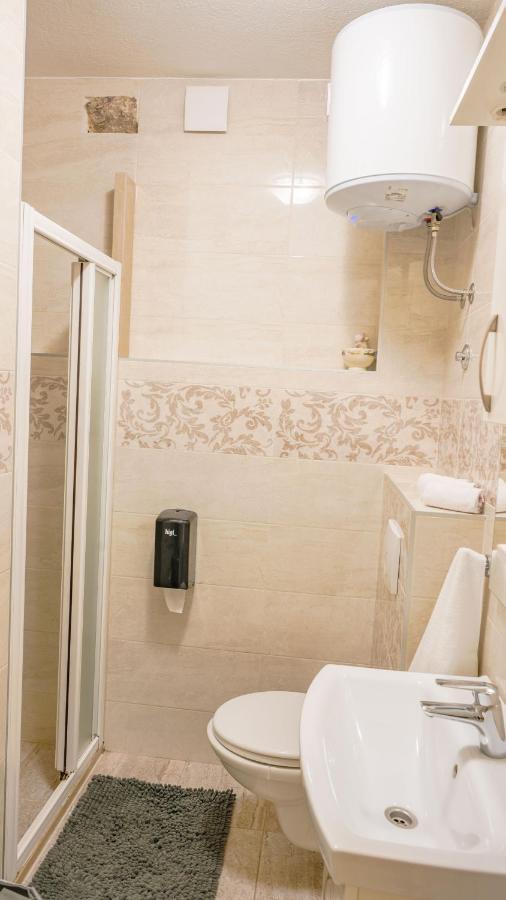 Bliss With Free Parking Apartment Split